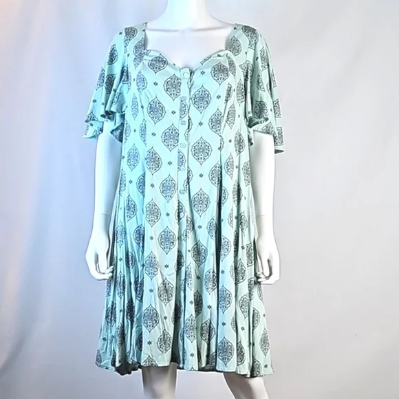 NWT Torrid Stretch Rayon Mint Green & Black Medallion Print Flutter Slee… - Picture 2 of 16